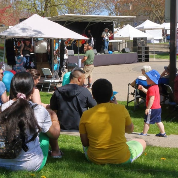 the bathroom & shower trailers are equipped with hot water and air conditioning for optimal comfort